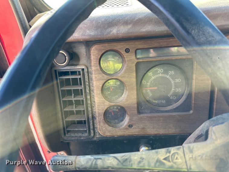 image for item DO3263 1979 International  1854 fuel truck