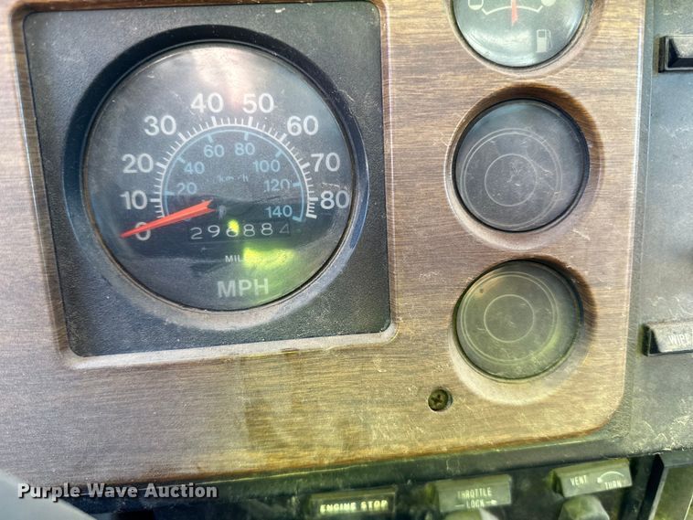 image for item DO3263 1979 International  1854 fuel truck