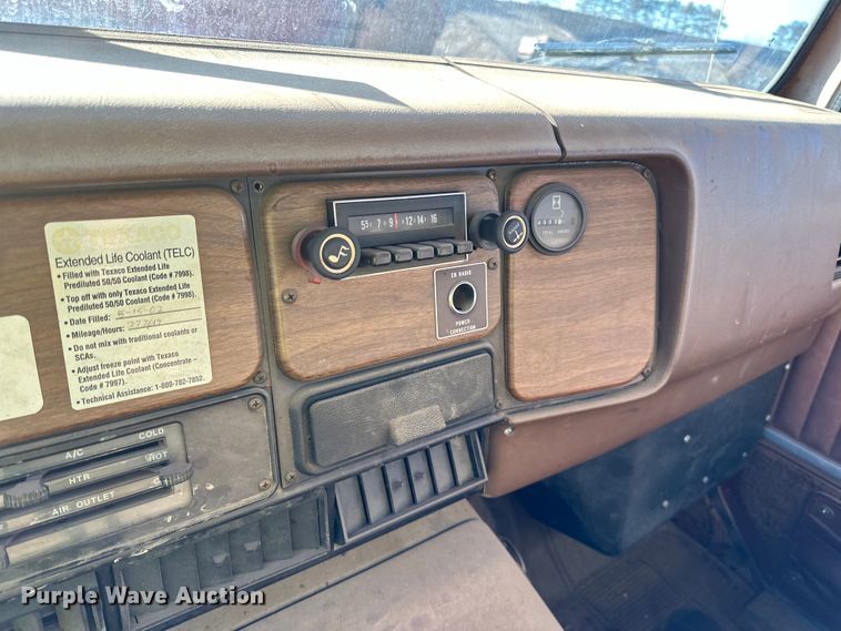 image for item DO3263 1979 International  1854 fuel truck