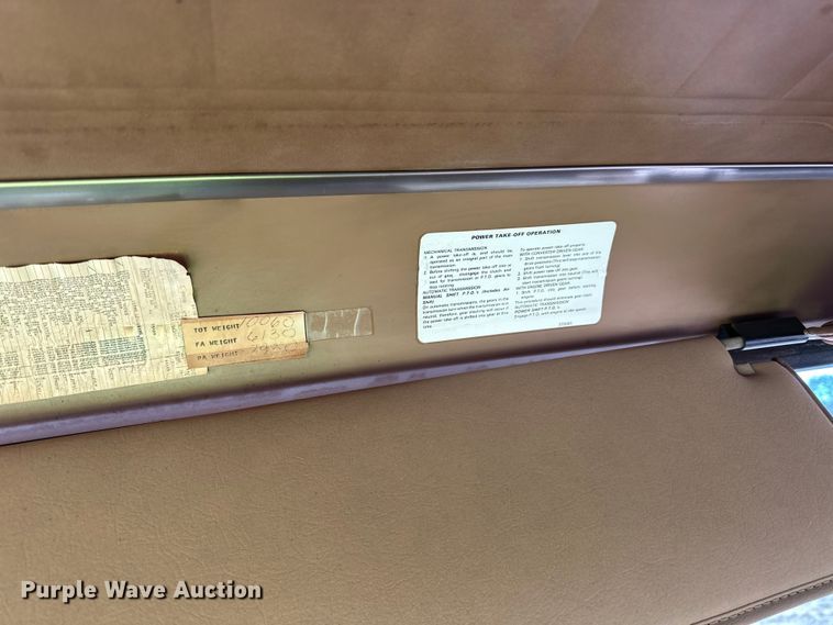 image for item DO3263 1979 International  1854 fuel truck