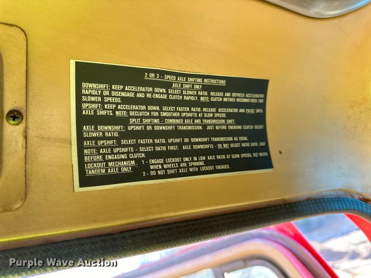 image for item DO3263 1979 International  1854 fuel truck