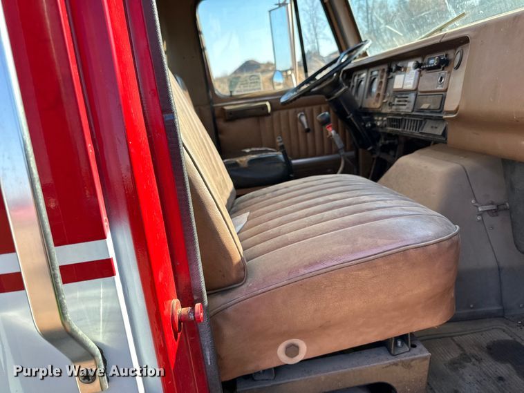 image for item DO3263 1979 International  1854 fuel truck