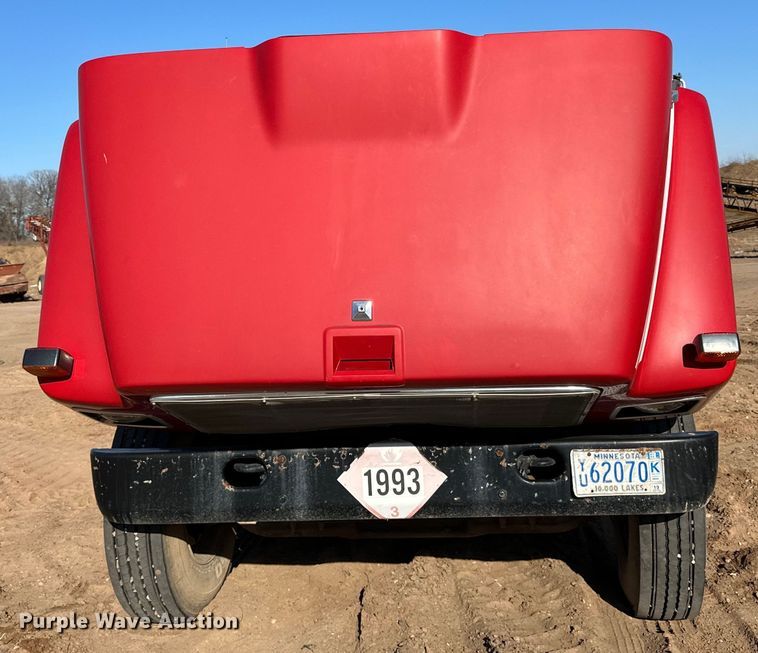 image for item DO3263 1979 International  1854 fuel truck