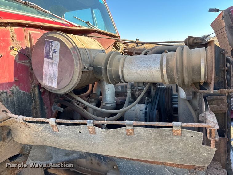 image for item DO3263 1979 International  1854 fuel truck