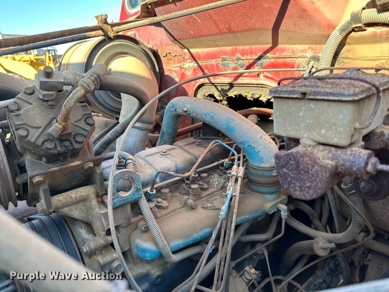 image for item DO3263 1979 International  1854 fuel truck