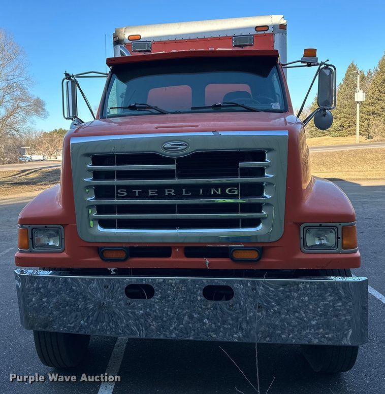 image for item DO3272 2000 Sterling  L9500 box truck