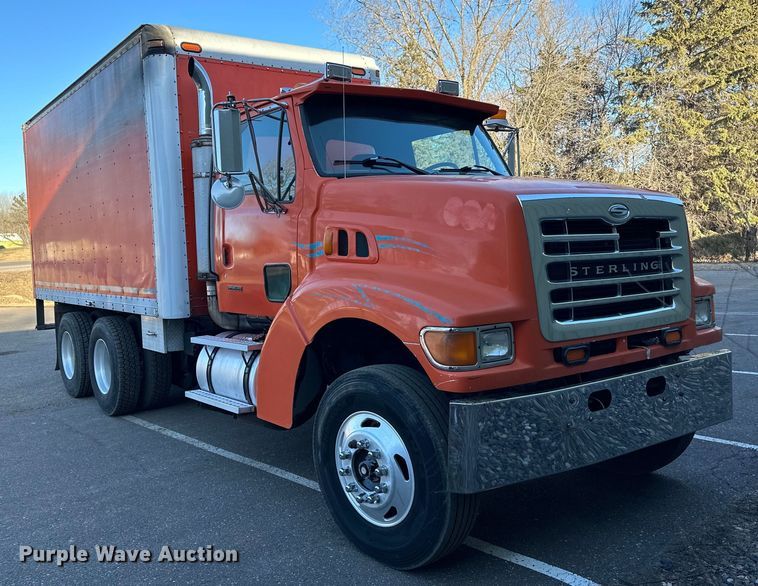 image for item DO3272 2000 Sterling  L9500 box truck