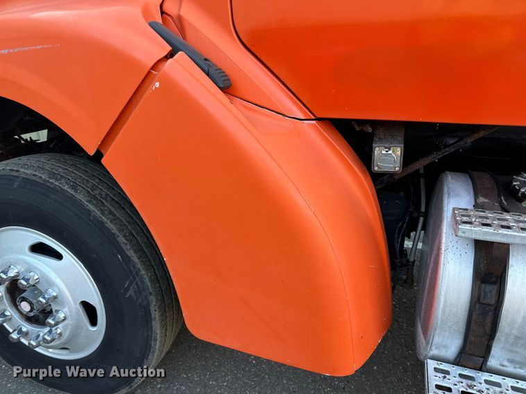 image for item DO3272 2000 Sterling  L9500 box truck