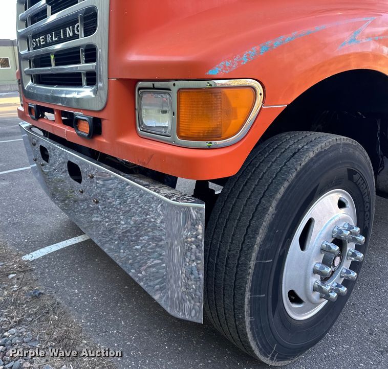 image for item DO3272 2000 Sterling  L9500 box truck