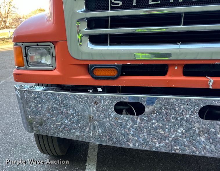 image for item DO3272 2000 Sterling  L9500 box truck