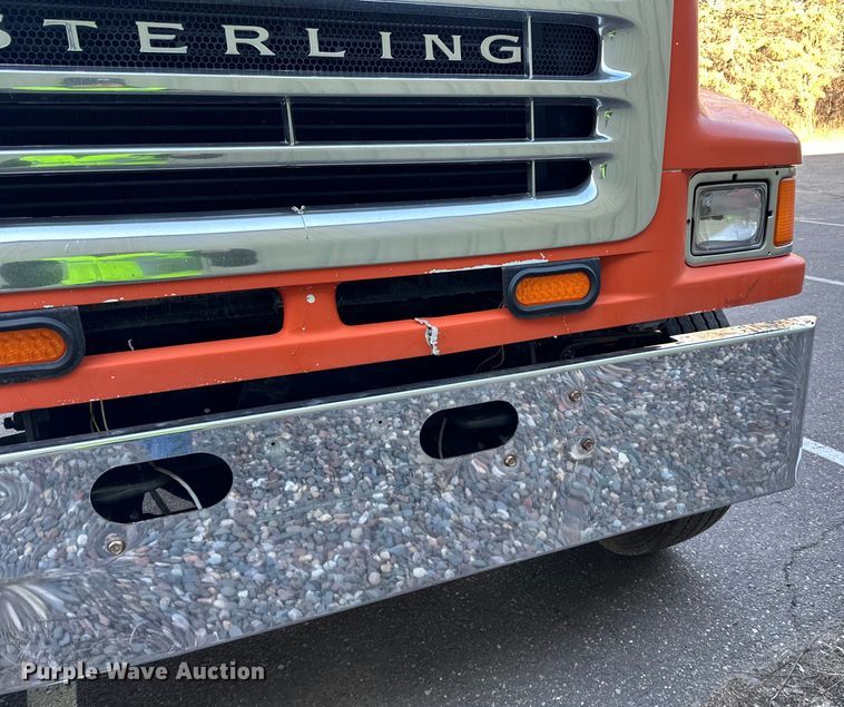 image for item DO3272 2000 Sterling  L9500 box truck