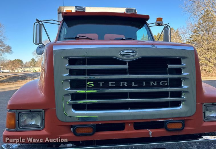 image for item DO3272 2000 Sterling  L9500 box truck
