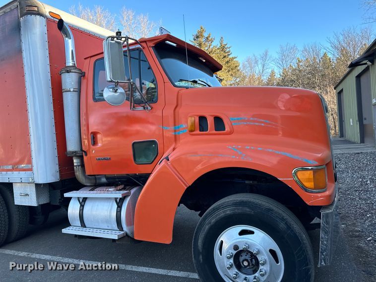 image for item DO3272 2000 Sterling  L9500 box truck