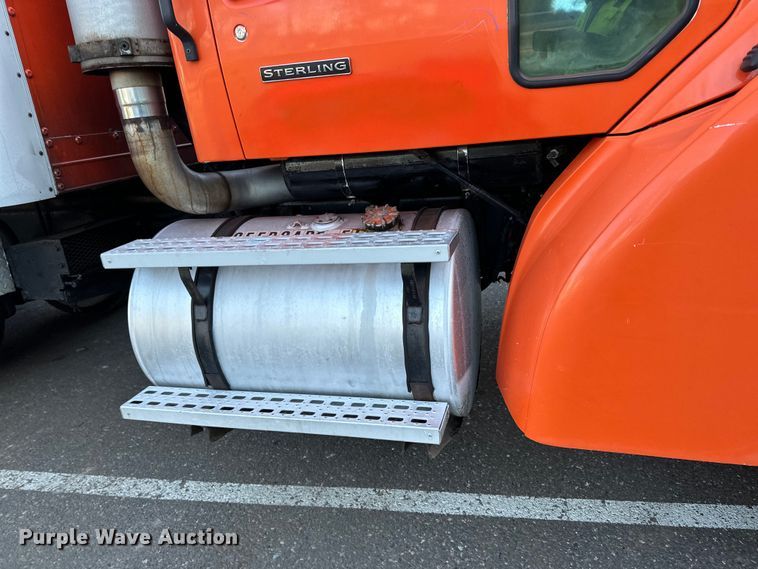 image for item DO3272 2000 Sterling  L9500 box truck