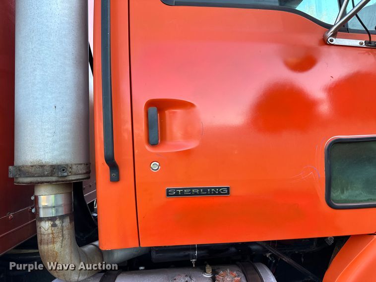 image for item DO3272 2000 Sterling  L9500 box truck