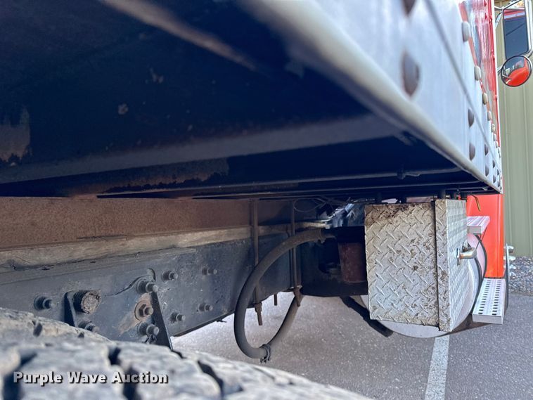 image for item DO3272 2000 Sterling  L9500 box truck