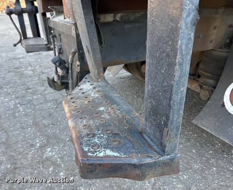 image for item DO3272 2000 Sterling  L9500 box truck