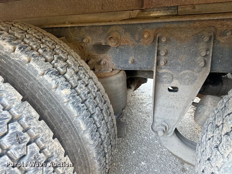 image for item DO3272 2000 Sterling  L9500 box truck