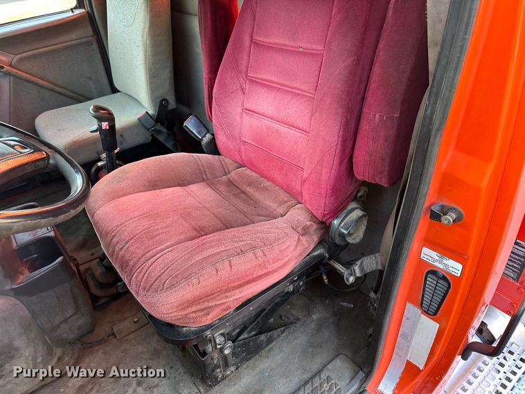 image for item DO3272 2000 Sterling  L9500 box truck