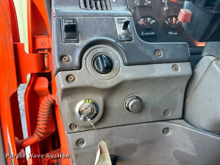 image for item DO3272 2000 Sterling  L9500 box truck