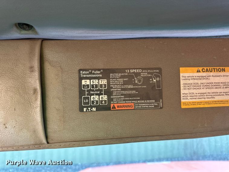 image for item DO3272 2000 Sterling  L9500 box truck