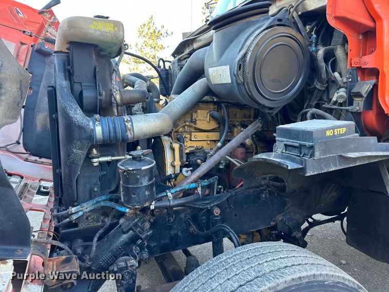 image for item DO3272 2000 Sterling  L9500 box truck