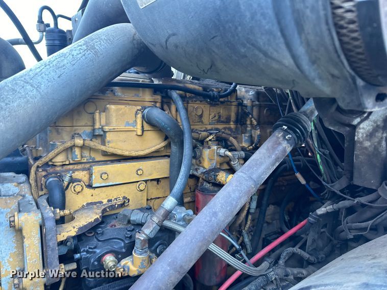 image for item DO3272 2000 Sterling  L9500 box truck