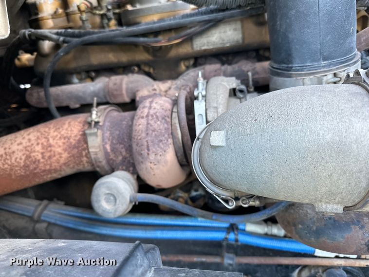 image for item DO3272 2000 Sterling  L9500 box truck