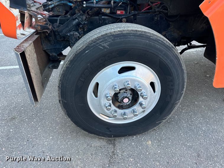 image for item DO3272 2000 Sterling  L9500 box truck