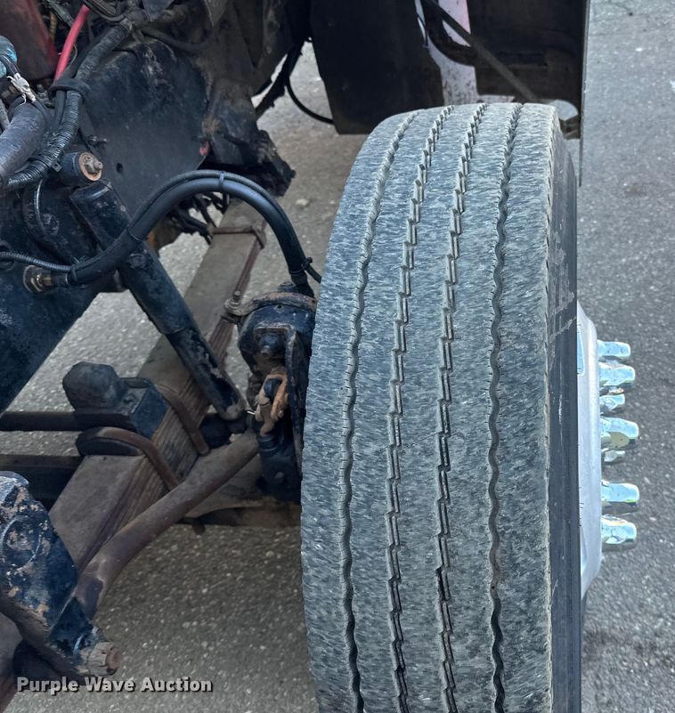 image for item DO3272 2000 Sterling  L9500 box truck