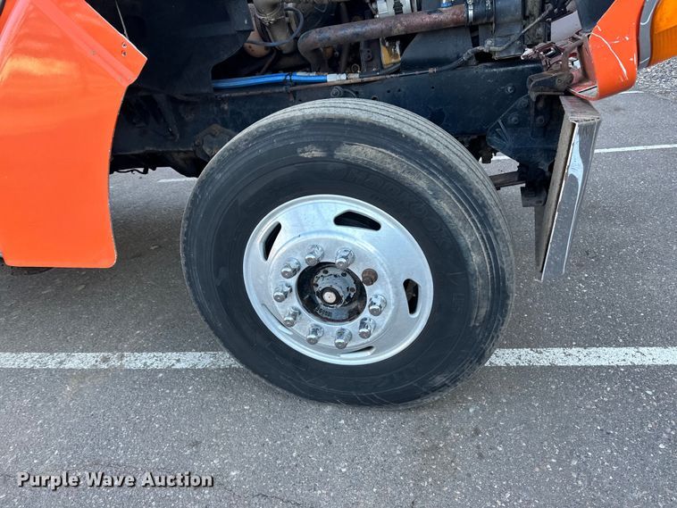 image for item DO3272 2000 Sterling  L9500 box truck