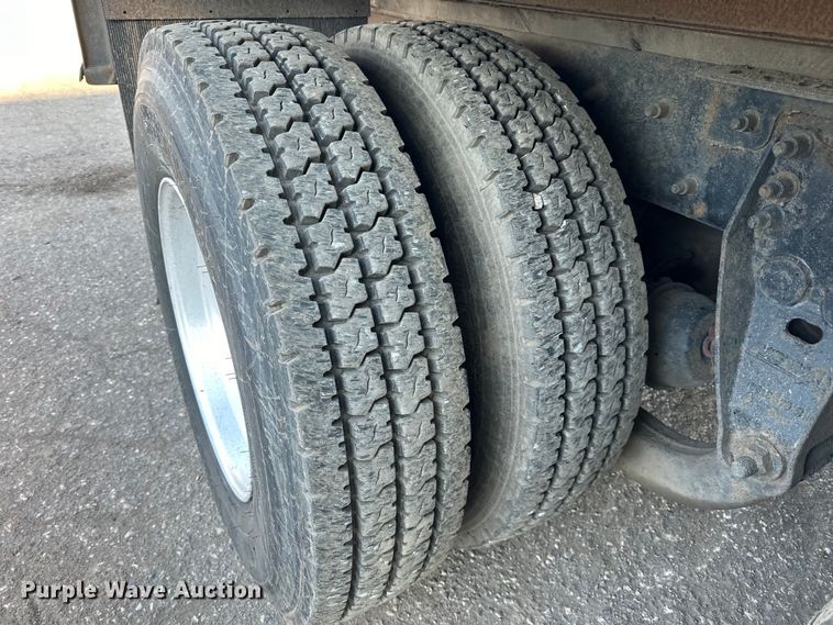 image for item DO3272 2000 Sterling  L9500 box truck