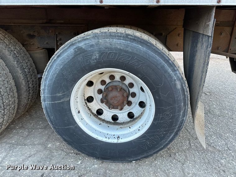 image for item DO3272 2000 Sterling  L9500 box truck