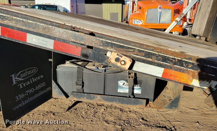 image for item DO3274 2015 Kaufman  equipment trailer