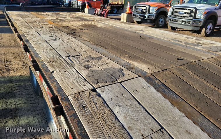 image for item DO3274 2015 Kaufman  equipment trailer