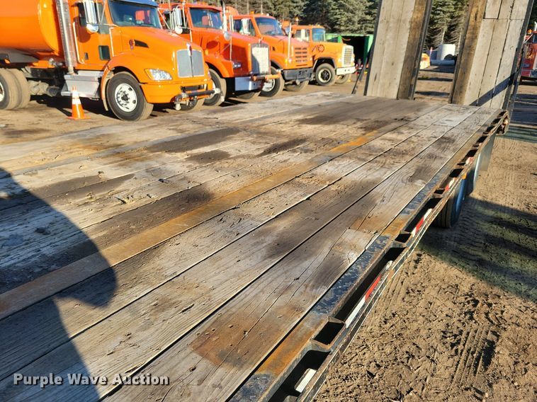 image for item DO3274 2015 Kaufman  equipment trailer
