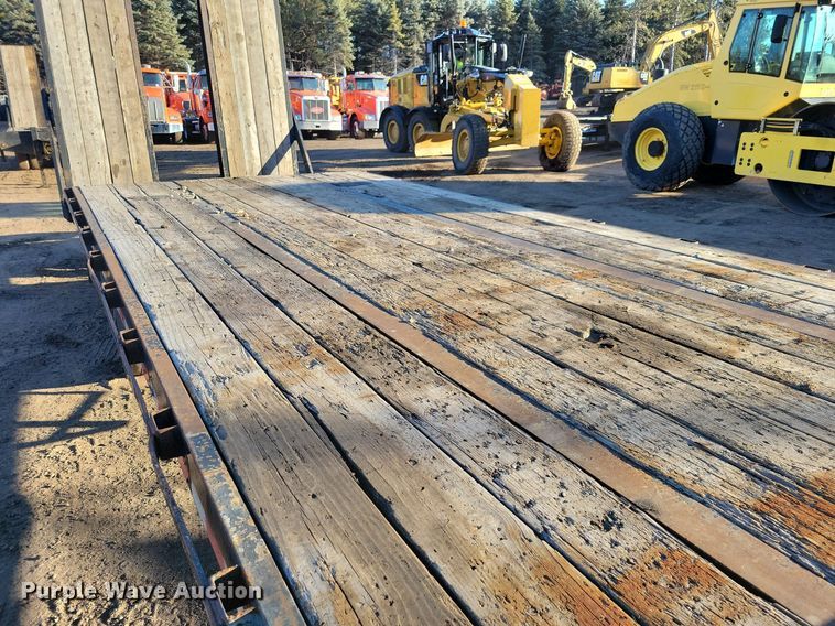 image for item DO3275 2015 Kaufman  equipment trailer