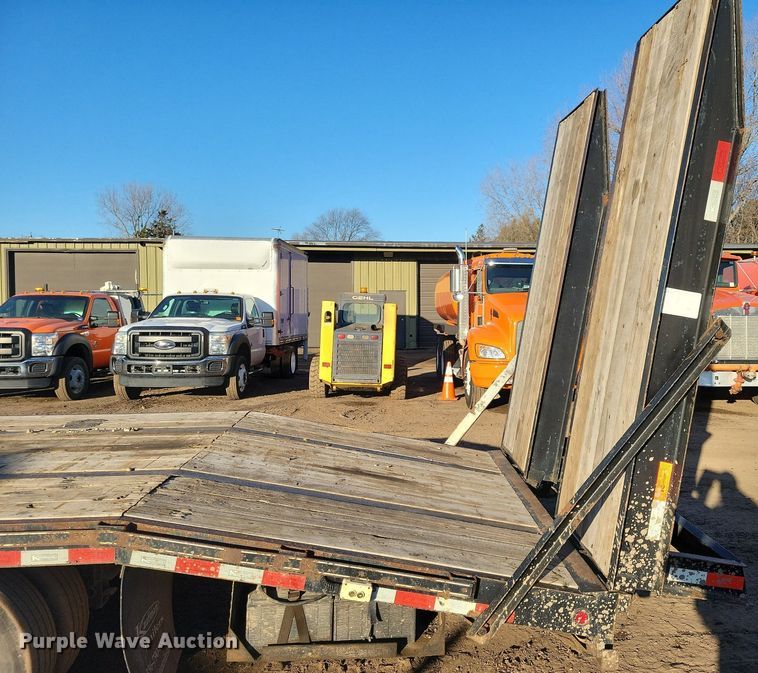 image for item DO3275 2015 Kaufman  equipment trailer