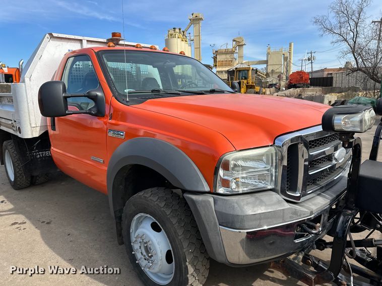 image for item DO3294 2005 Ford  F550 dump truck