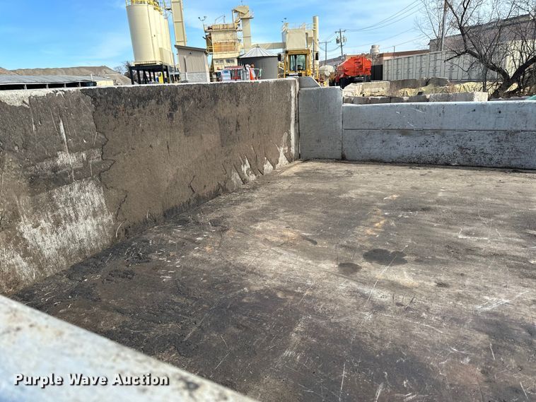 image for item DO3294 2005 Ford  F550 dump truck