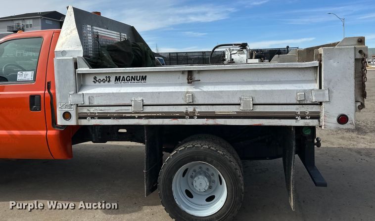 image for item DO3294 2005 Ford  F550 dump truck