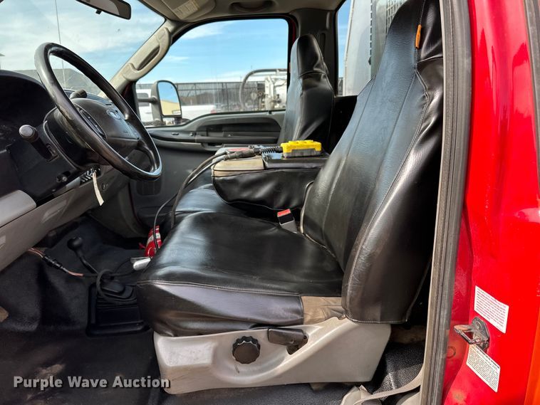 image for item DO3294 2005 Ford  F550 dump truck