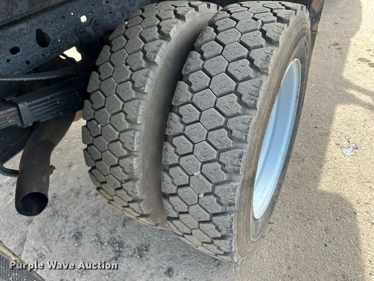 image for item DO3294 2005 Ford  F550 dump truck