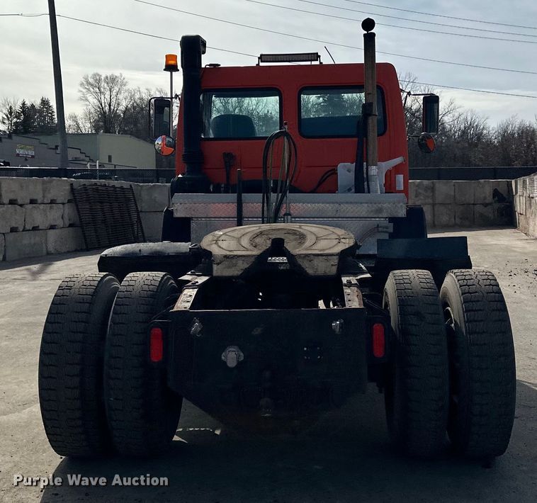 image for item DO3296 1996 Ford CF8000 semi truck