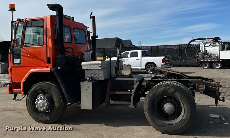 image for item DO3296 1996 Ford CF8000 semi truck