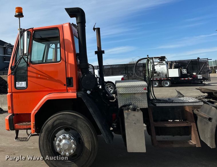 image for item DO3296 1996 Ford CF8000 semi truck