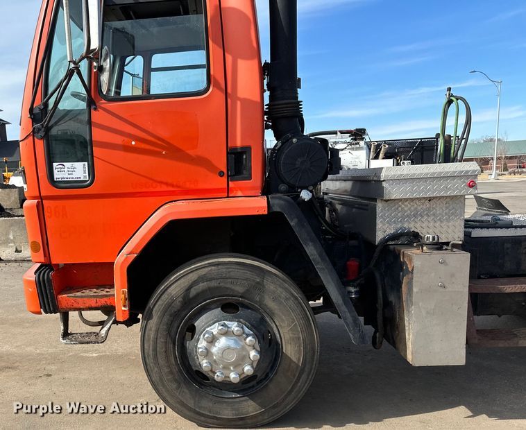 image for item DO3296 1996 Ford CF8000 semi truck