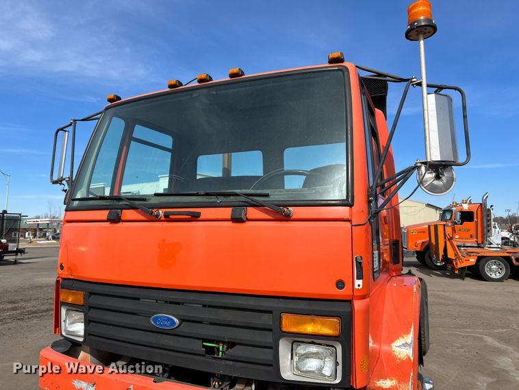 image for item DO3296 1996 Ford CF8000 semi truck