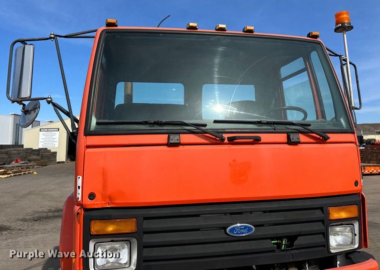 image for item DO3296 1996 Ford CF8000 semi truck