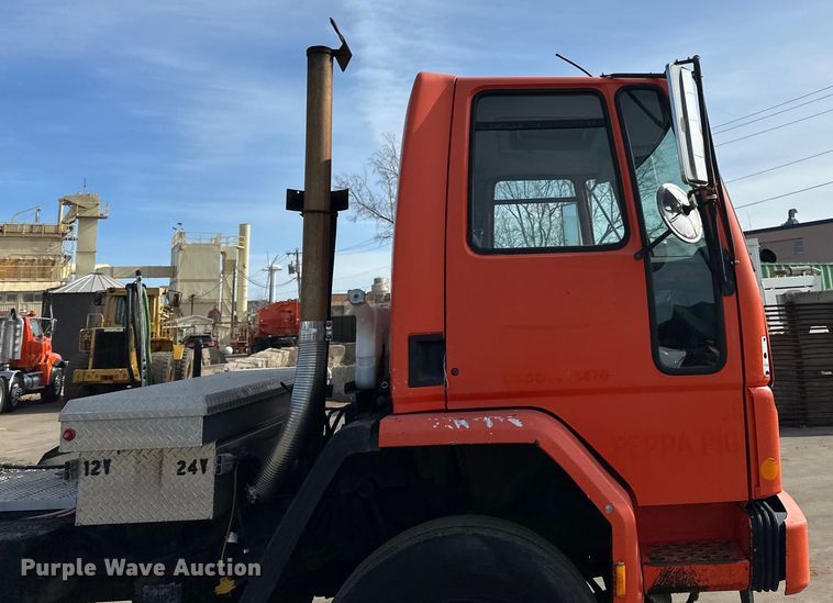 image for item DO3296 1996 Ford CF8000 semi truck